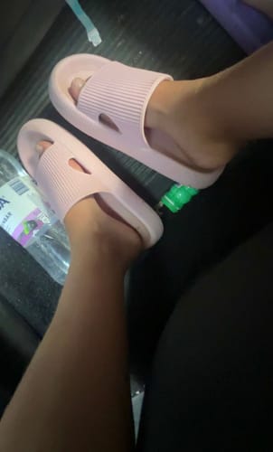 Customer photo review of HappyFlops