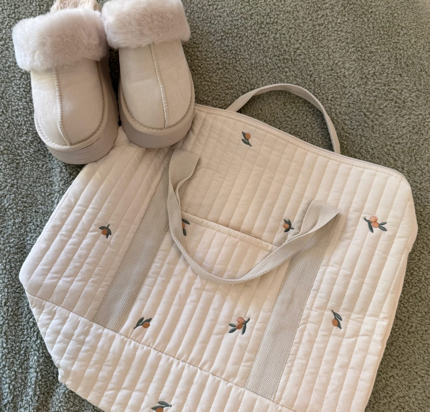 Customer photo review of Mom Essentials Duffle Tote Bag