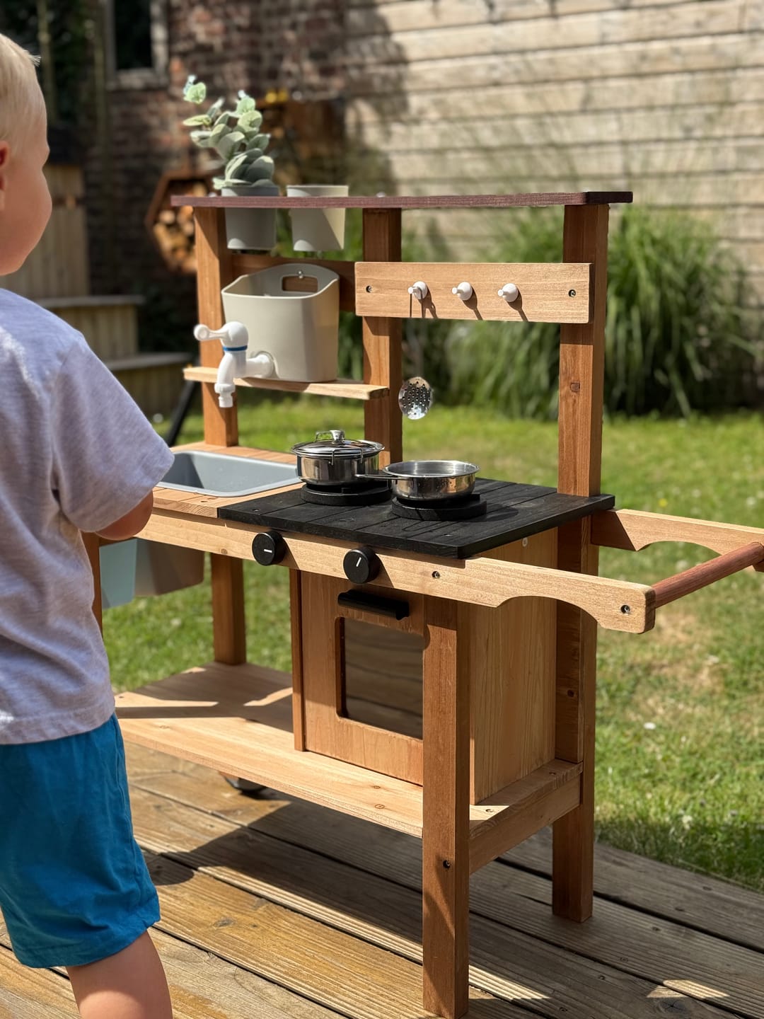 Customer photo review of Cuisine d'extérieur en bois enfant 2-5 ans - Mud Kitchen - Aire de Jeux Montessori