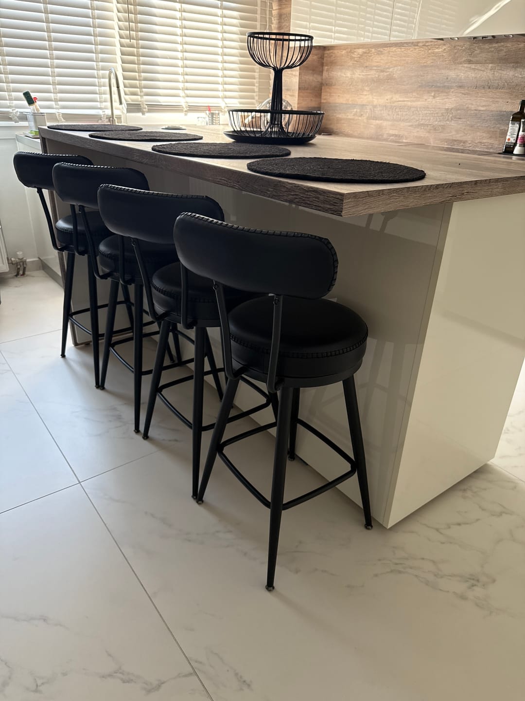 Customer photo review of Σκαμπό για Πάσο Κουζίνας Σετ 2 τεμ. Μπαρ Περιστρεφόμενα EKHO Ύψους Καθίσματος 65 εκ LB-C089B01