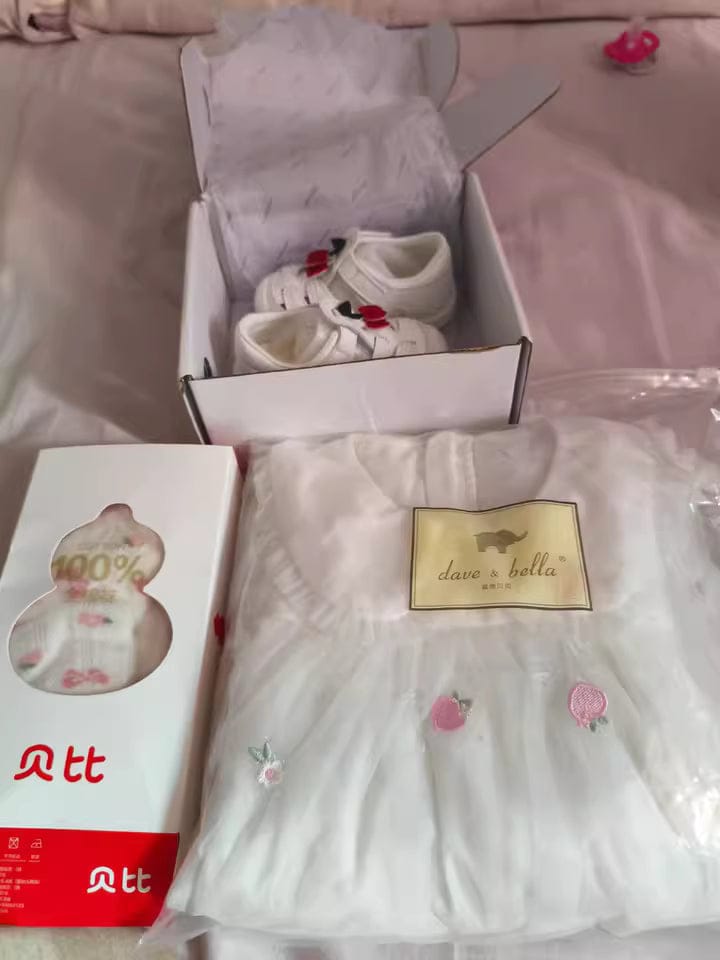 Customer photo review of Dave&Bella Girls Summer Bubble Sleeve Mesh Birthday Dress (free wallet bag)