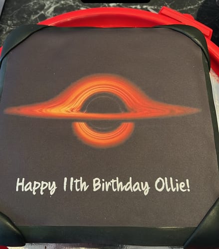 Customer photo review of 19 cm x 19 cm Square Pre-cut Custom Edible Icing Image