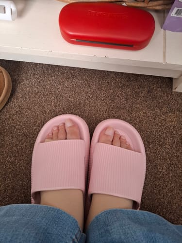 Customer photo review of HappyFlops