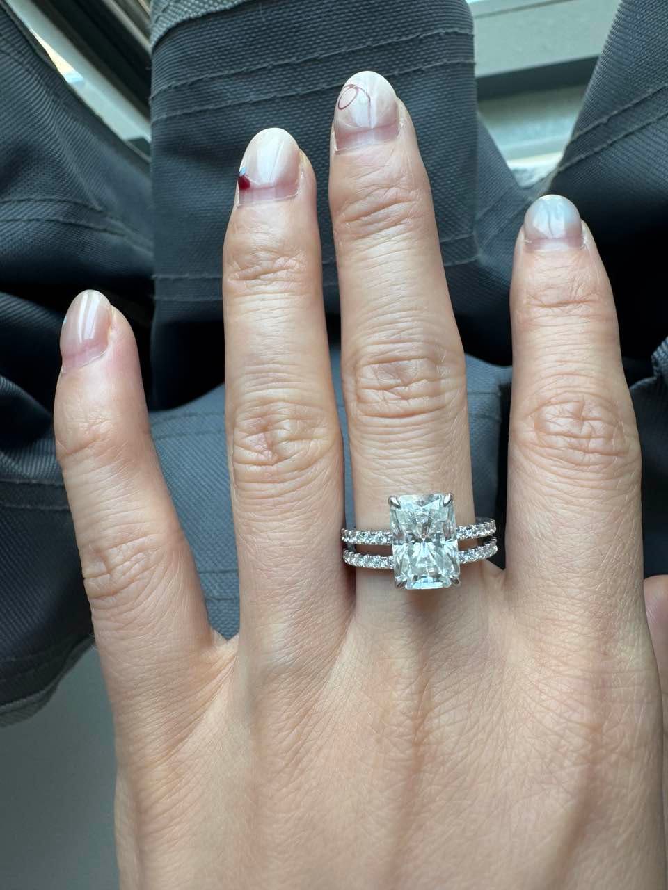 Customer photo review of S925 Moissanite 3.5 Ct Radiant Cut White Gold/Yellow Gold/Rose Gold Wedding Ring For Women