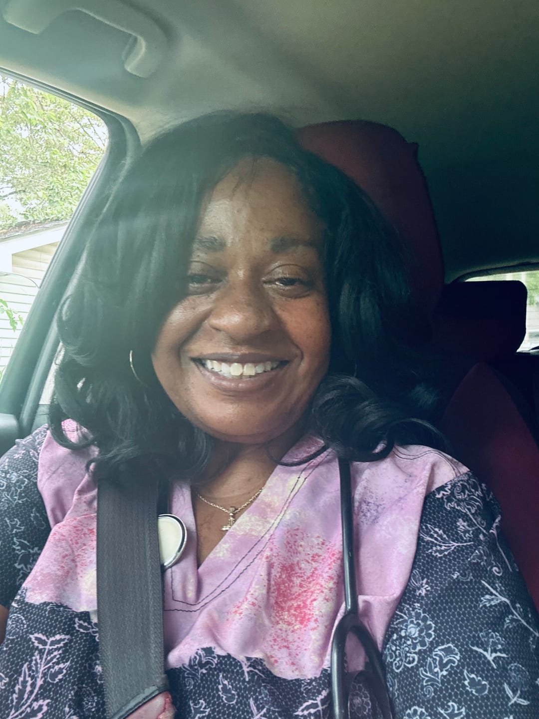 Customer photo review of Shake N Go Snatched Glueless HD Lace Front Wig - ROLLER SET