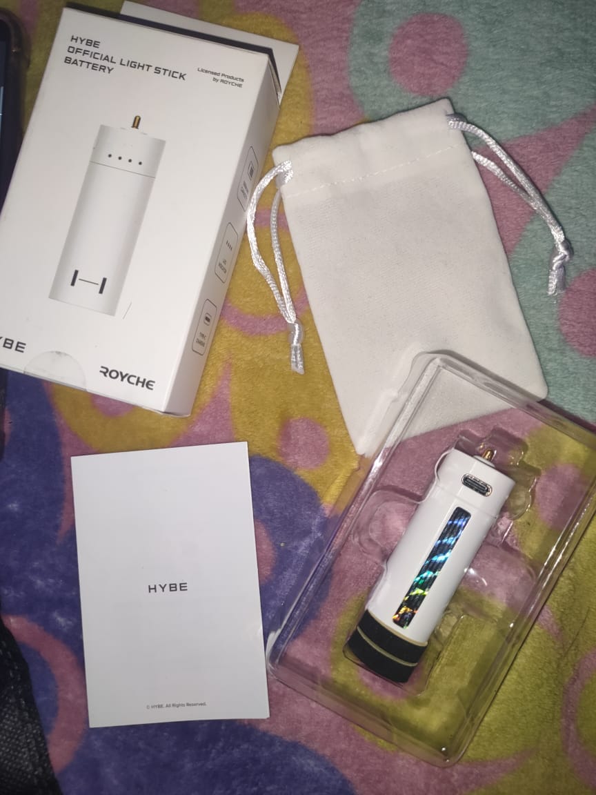 Customer photo review of HYBE OFFICIAL LIGHT STICK BATTERY