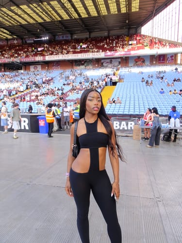 Customer photo review of HATER TEE (BLACK)