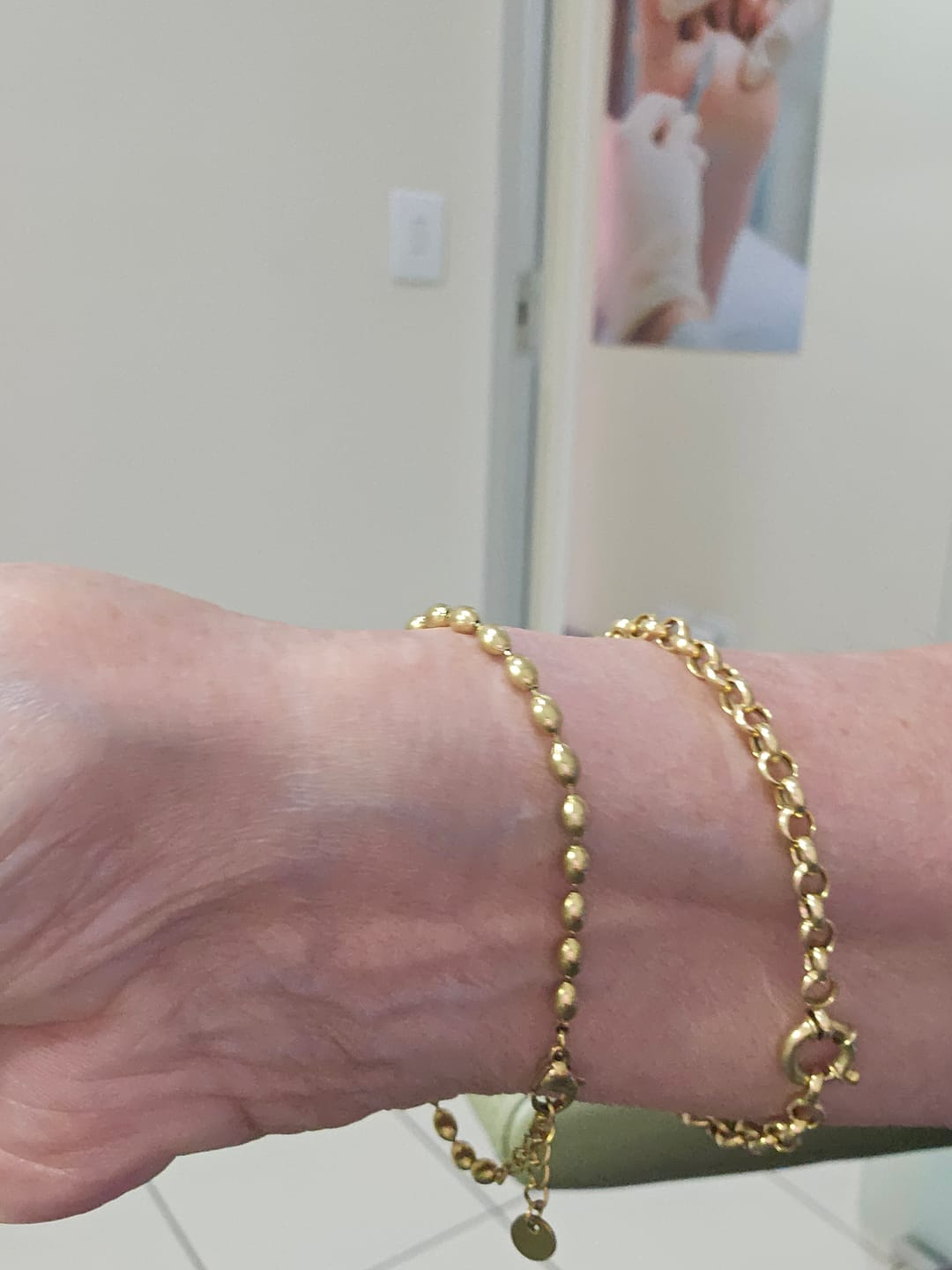 Customer photo review of Pulseira Corrente Esferas Banhado em Ouro 18K