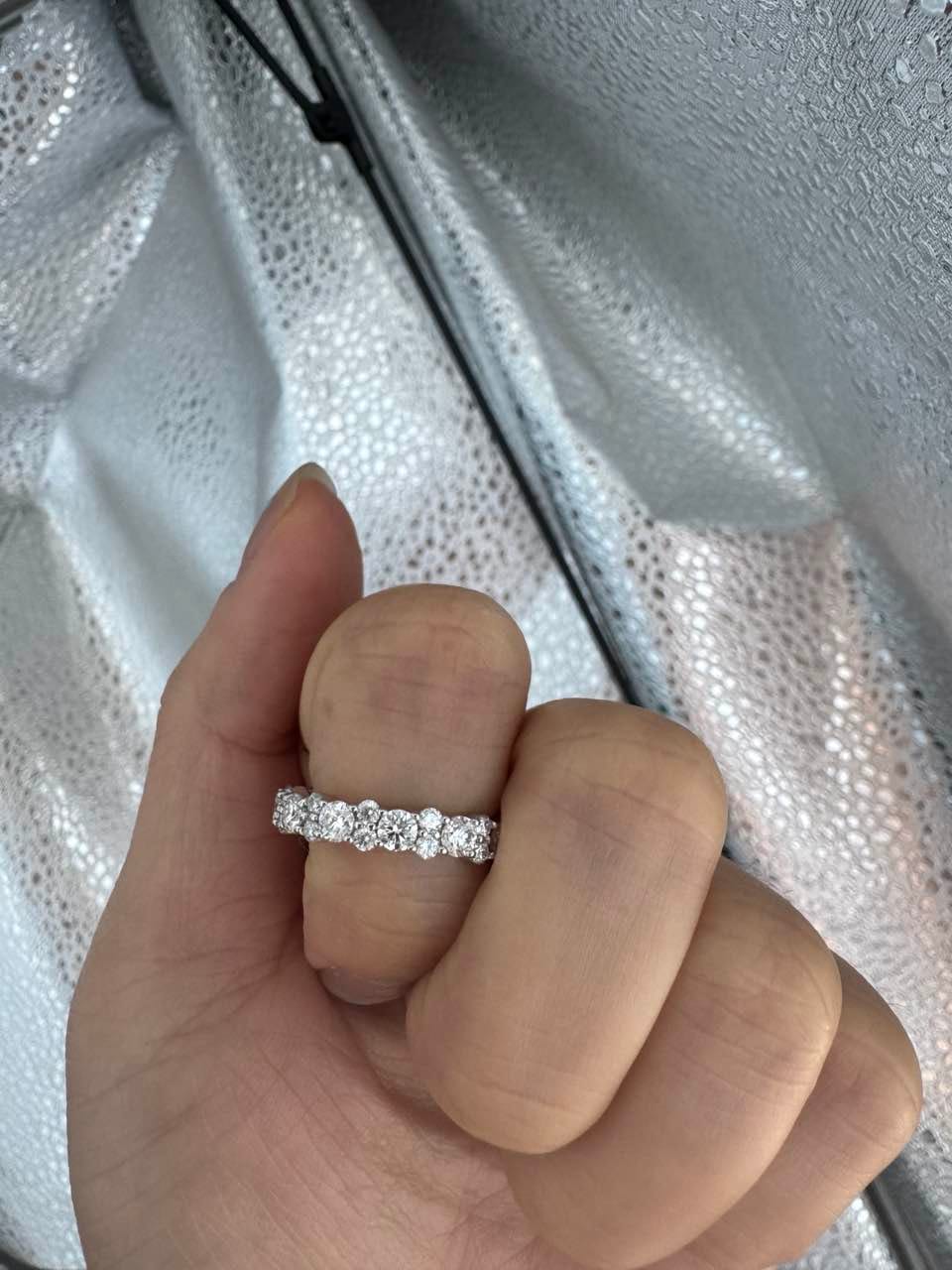 Customer photo review of S925 Moissanite 2.5 Ct Round Cut Full White/Green Stone Wedding Band for Women