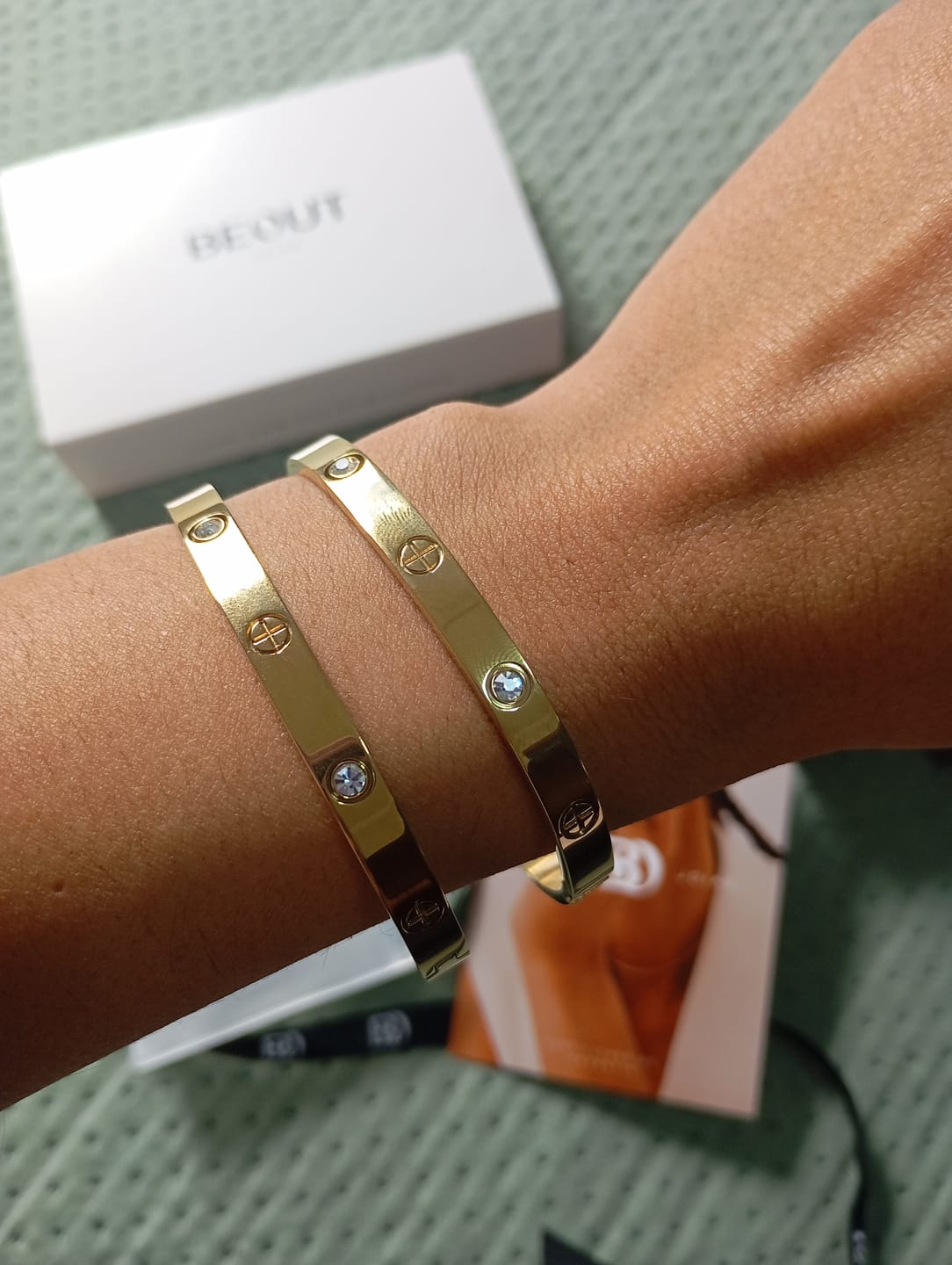 Customer photo review of Bracelete Pedras de Glamour Banhado em Ouro 18k