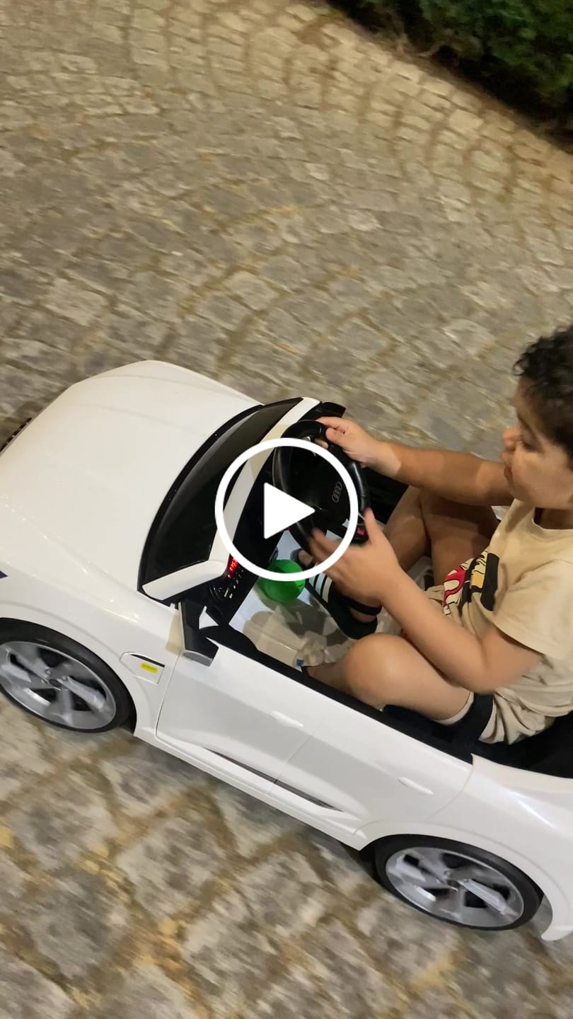 Customer video review of Carro Elétrico para Criança AUDI SQ8 12V Branco c/ RODAS DE BORRACHA & ASSENTO EM PELE