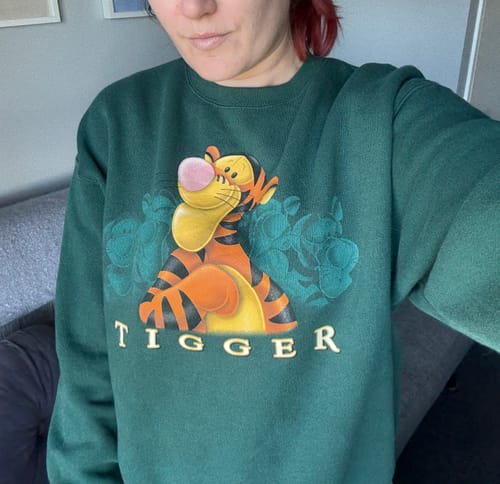 Customer photo review of Vintage '90s Tigger Sweatshirt (L)