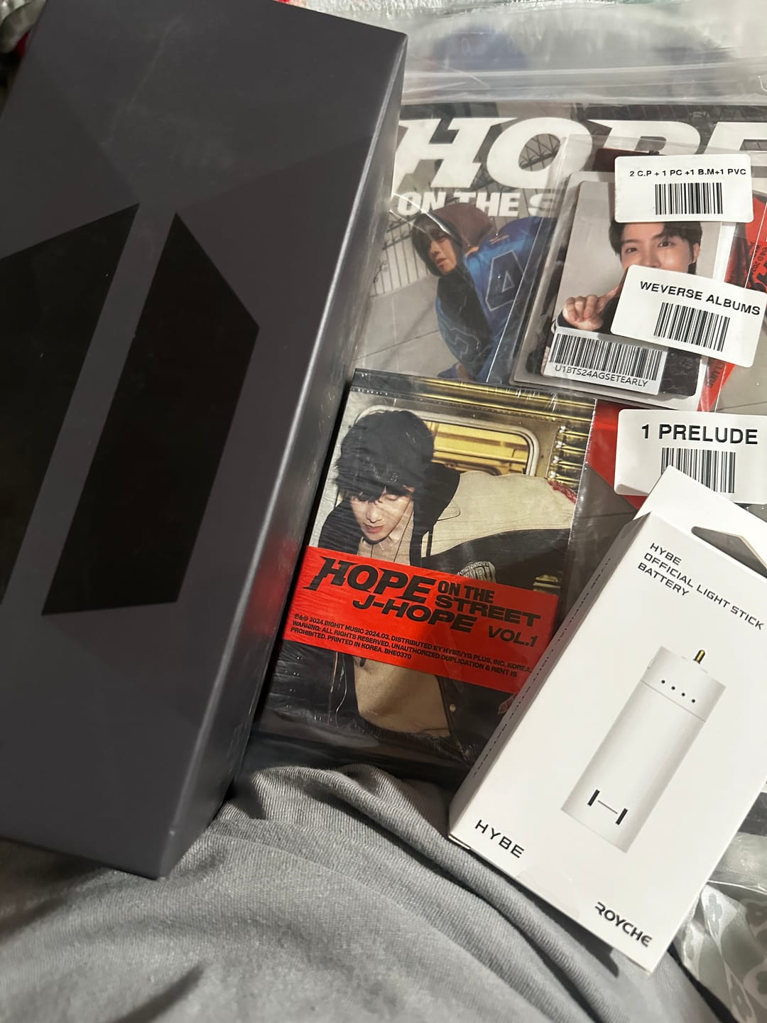 Customer photo review of HYBE OFFICIAL LIGHT STICK BATTERY