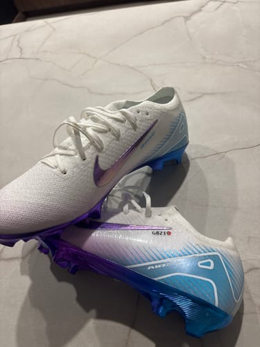 Customer photo review of Mercurial Vapor 16 Elite FG Chromatic Pack Blanc/Violet/Bleu