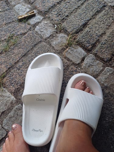 Customer photo review of HappyFlops