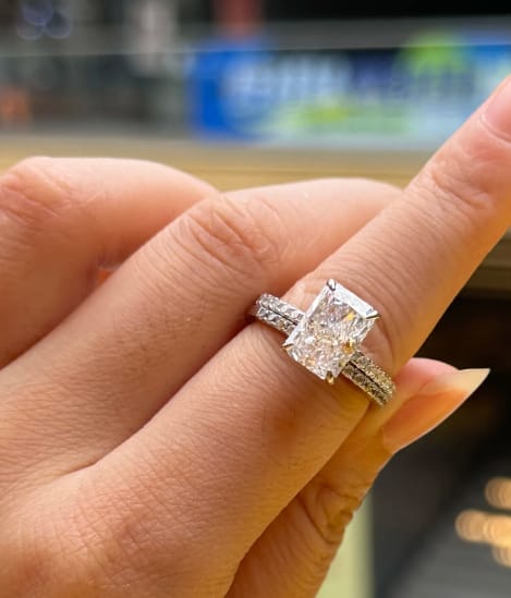 Customer photo review of S925 Moissanite 3.5 Ct Radiant Cut White Gold/Yellow Gold/Rose Gold Wedding Ring For Women