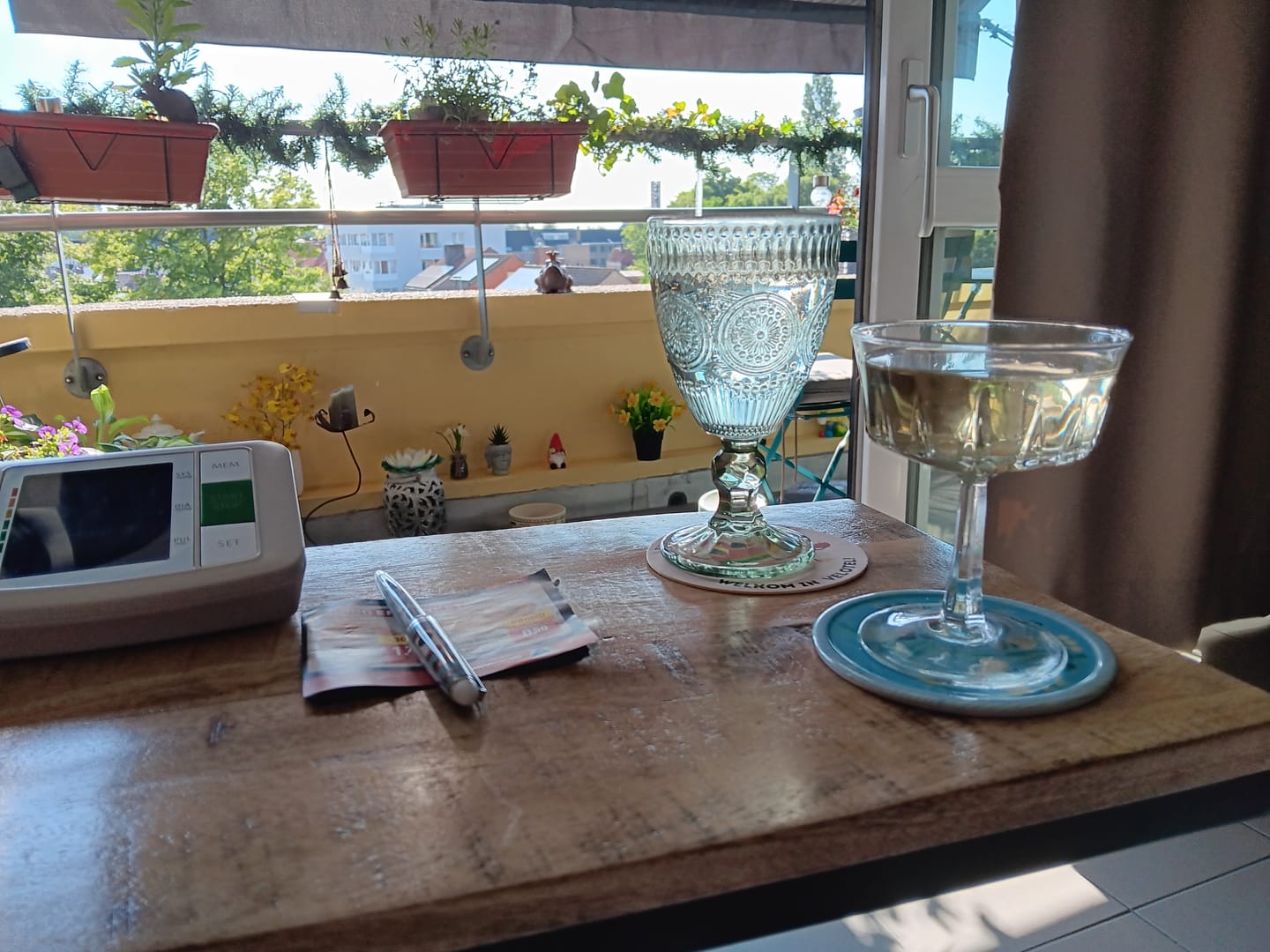 Customer photo review of Bijzettafel voor over de bank | Mangohout en Staal | 45x29x69cm