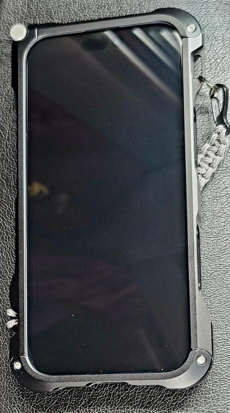 Customer photo review of DANGO ADAPT CASE - IPHONE 16 PRO MAX