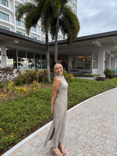 Customer photo review of Sukè 素刻 Plain Carving Modernized Pinstripe Sleeveless Qipao