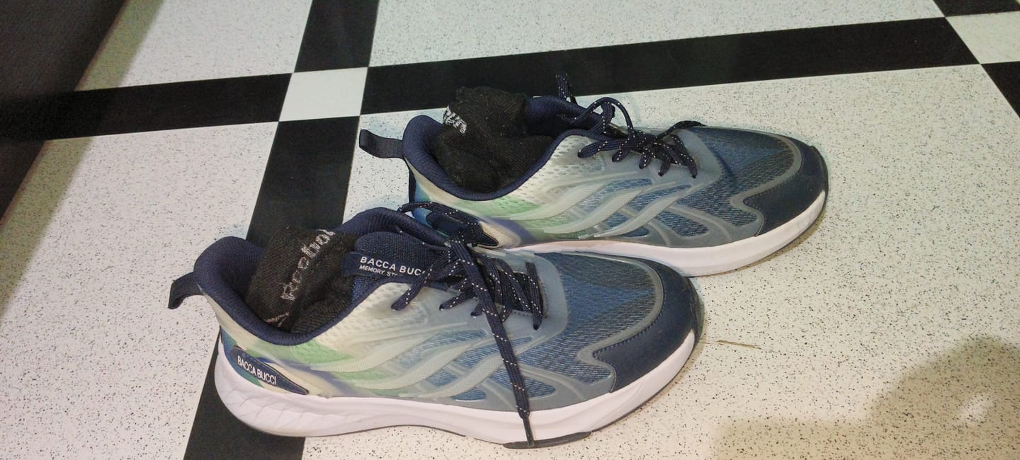 Customer photo review of Bacca Bucci HELIX Men's Low-Top Casual Athleisure Shoes