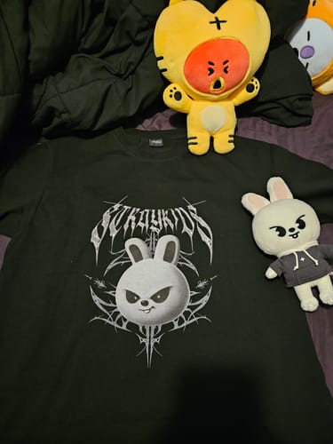 Customer photo review of STRAY KIDS - DOMINATE WORLD TOUR OFFICIAL MD EVIL SKZOO T-SHIRT