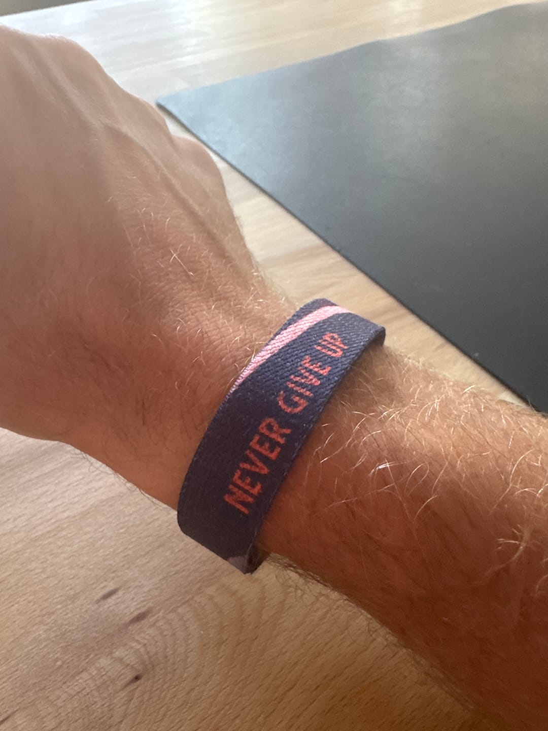 Customer photo review of Never Give Up - Elastisches Armband