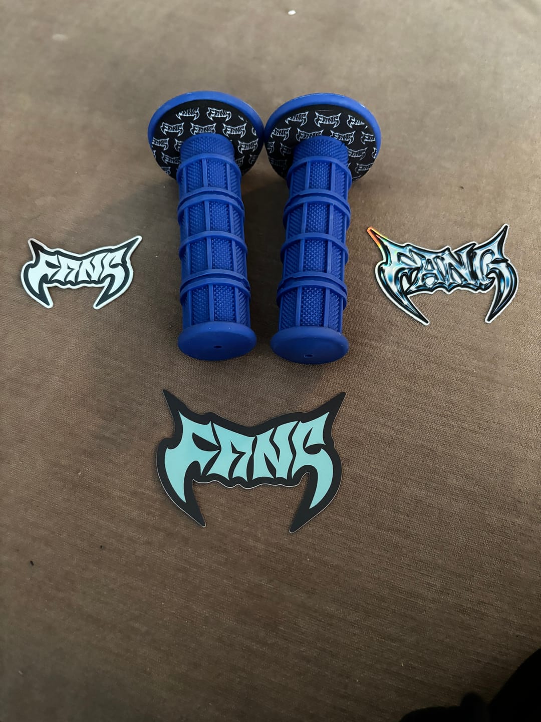 Customer photo review of Black - FangMoto Grip Donuts