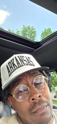 Customer photo review of ARKANSAS SNAPBACK - BLACK EDITION