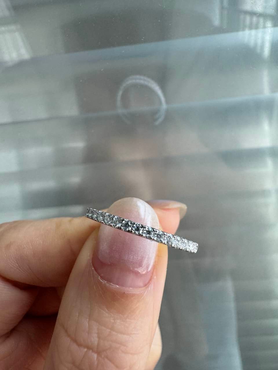 Customer photo review of S925 Half Halo Moissanite 0.5 Ct Round Cut White/Green Stone Anniversary Ring