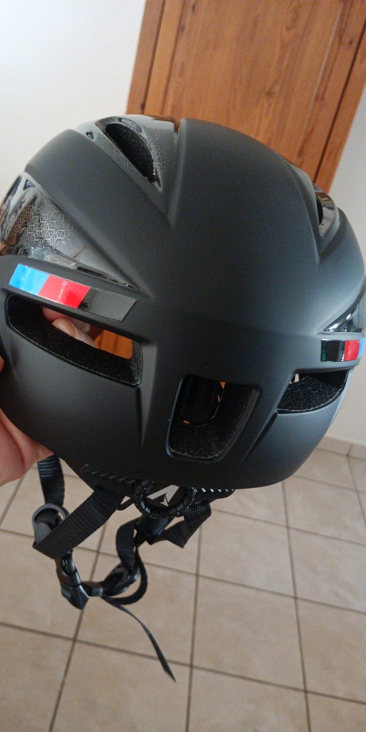 Customer photo review of Vakole Integrally Molded Bicycle Helmet with Magnetic Goggles