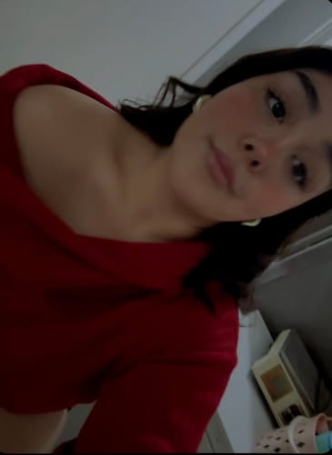 Customer photo review of SWEATER LINA ROJO