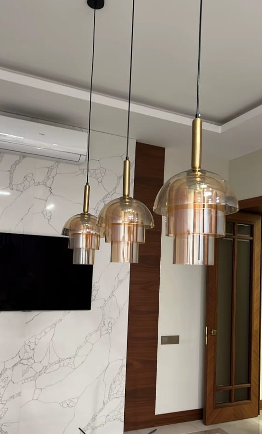 Customer photo review of Suspension dorée en verre fumé transparent au style industriel et vintage