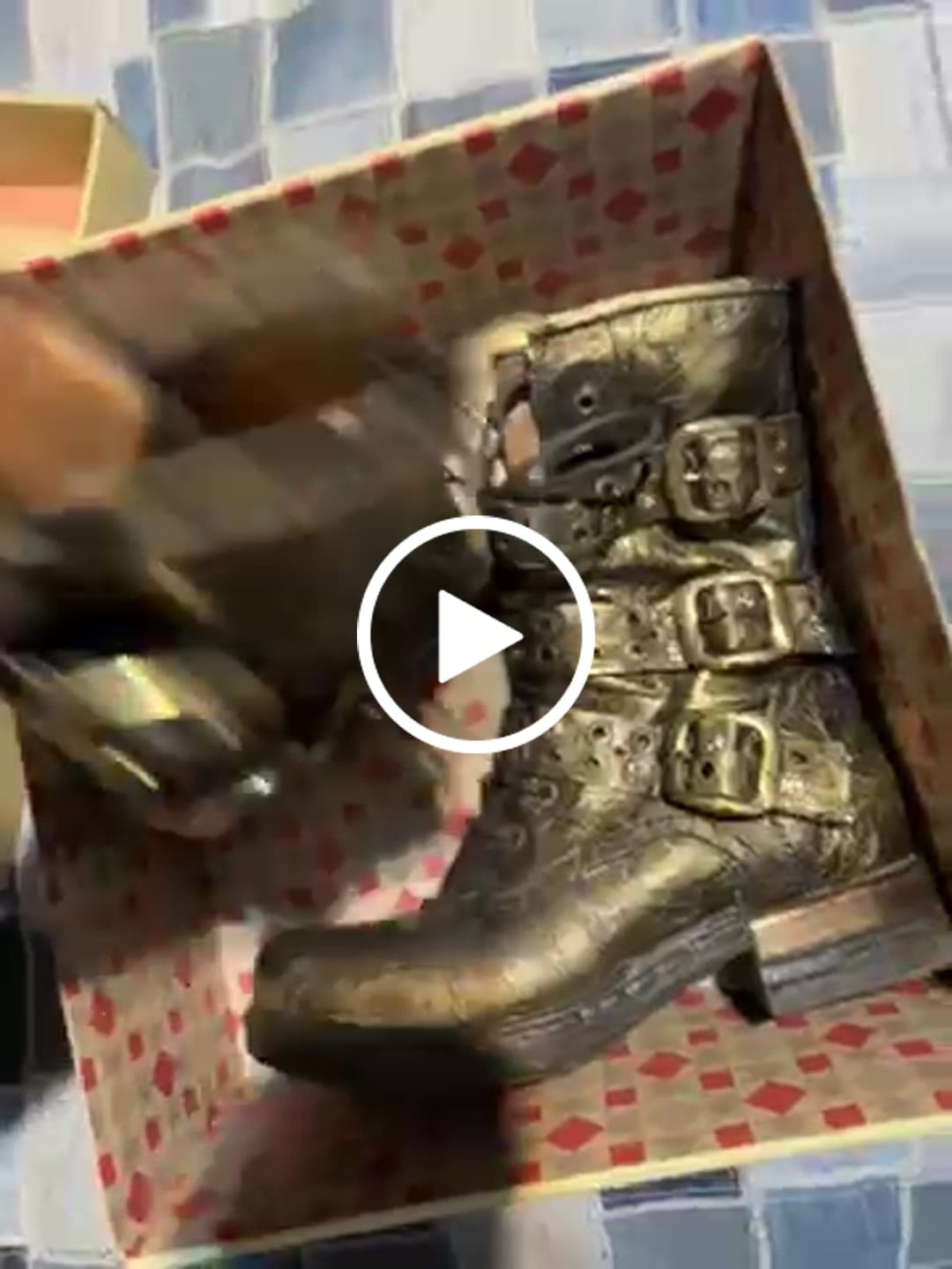 Customer video review of BOTIN ATTALA OTTONE