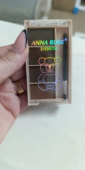 Customer photo review of A set of 4-color eyebrow powder trays with brushes in gray and brown matte tones for long-lasting color rendering, filling and s