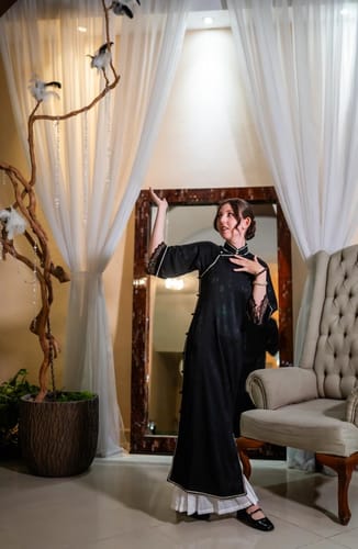 Customer photo review of Jie Geng 桔梗 Wildflower 1920s Black Lace Satin Qipao