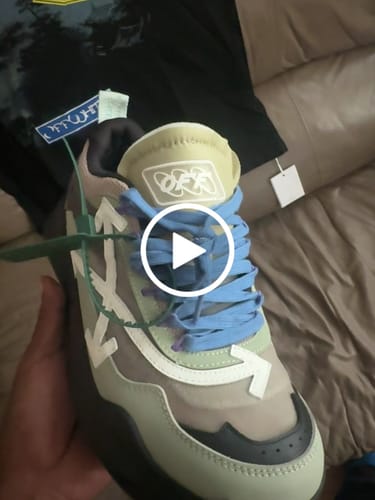 Customer video review of OFF WHITE Wiz Skate T-Shirt