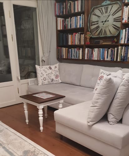 Customer photo review of Koltuk Yanı Sehpa - Ahşap Torna Beyaz Ayak ve Masif Ceviz Tabla