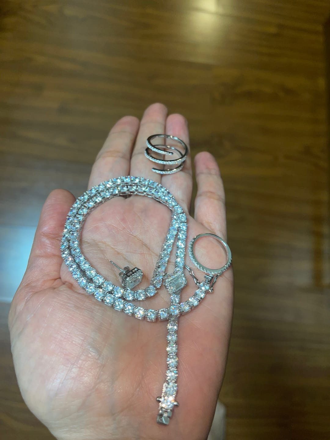 Customer photo review of Noor Moissanite Earrings｜1ct