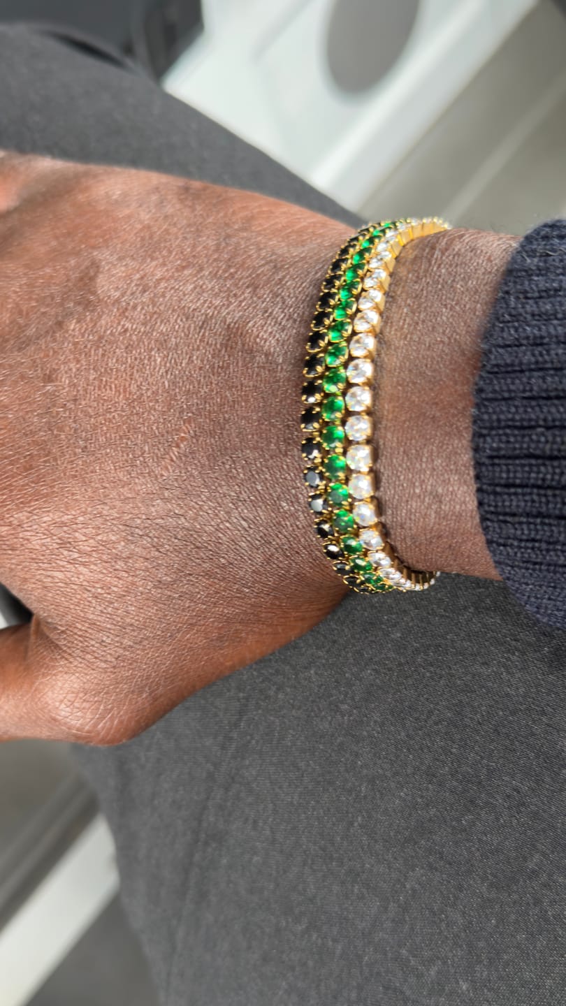 Customer photo review of Tennis Black Bracelet (Gold)