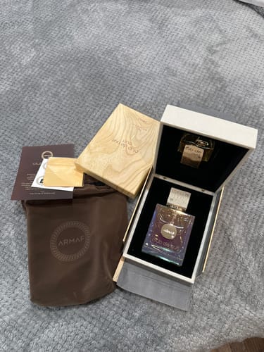 Customer photo review of Armaf Club de Nuit Oud Eau de Parfum Spray Unisex 3.6 Oz