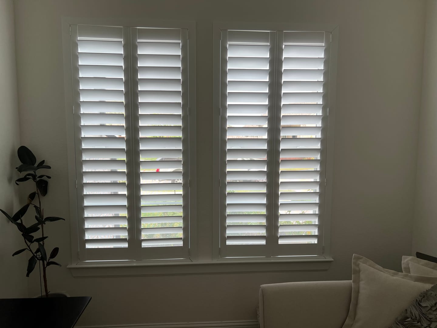 Customer photo review of Economy Polyresin Plantation Shutter
