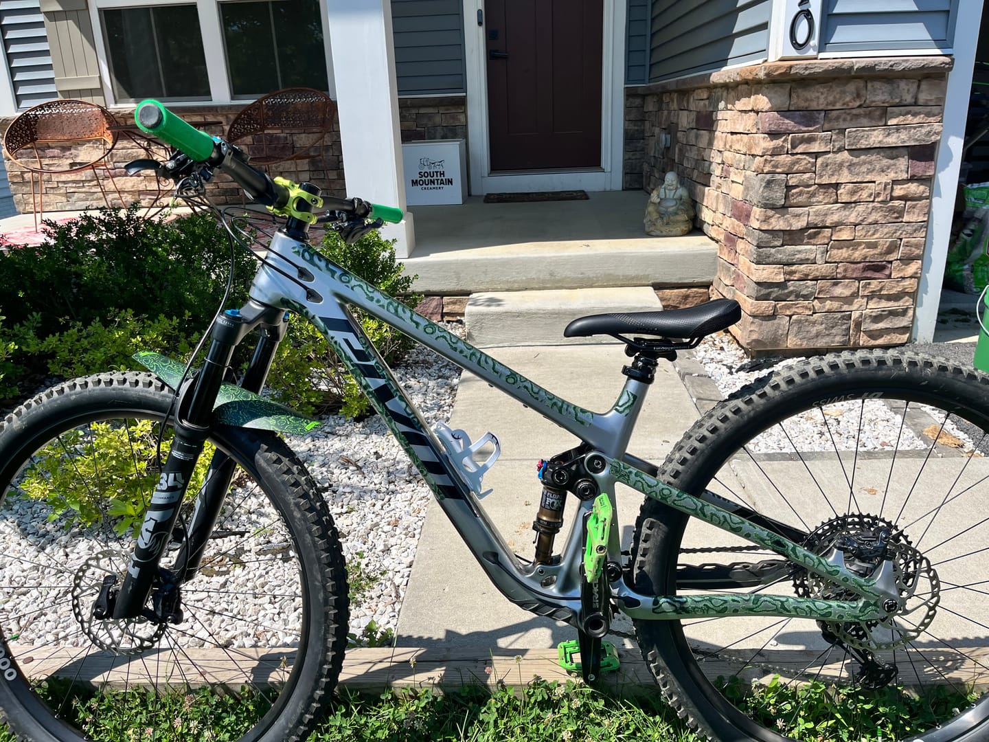 Customer photo review of Snake Charmer Frame Keeper
