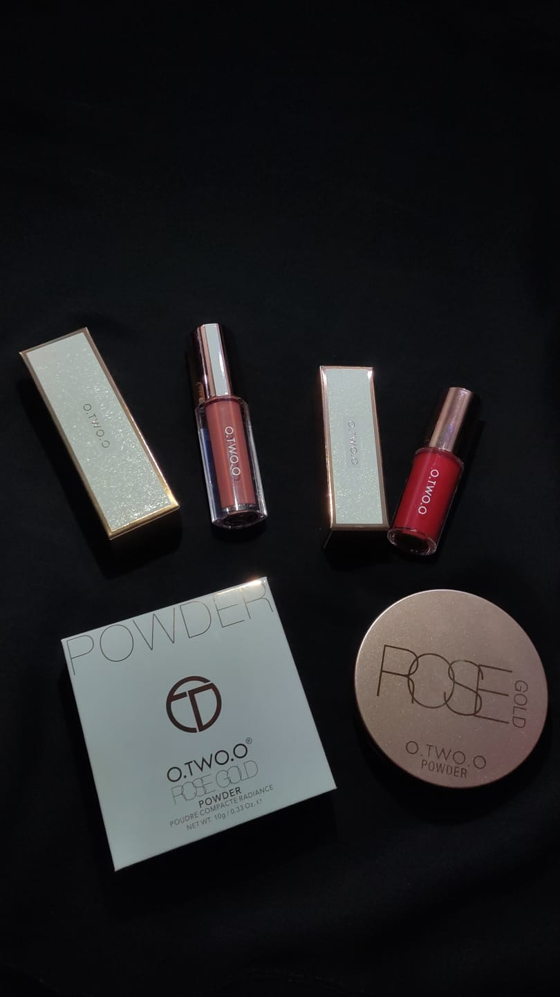 Customer photo review of O.TWO.O LIGHT CLOUDY MATTE LIPSTICK