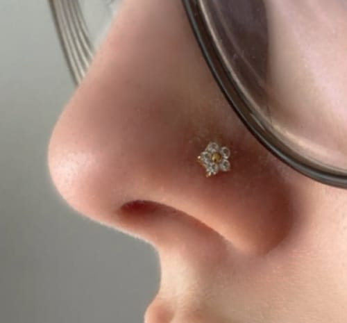 Customer photo review of Flower Nasenstecker | Titan