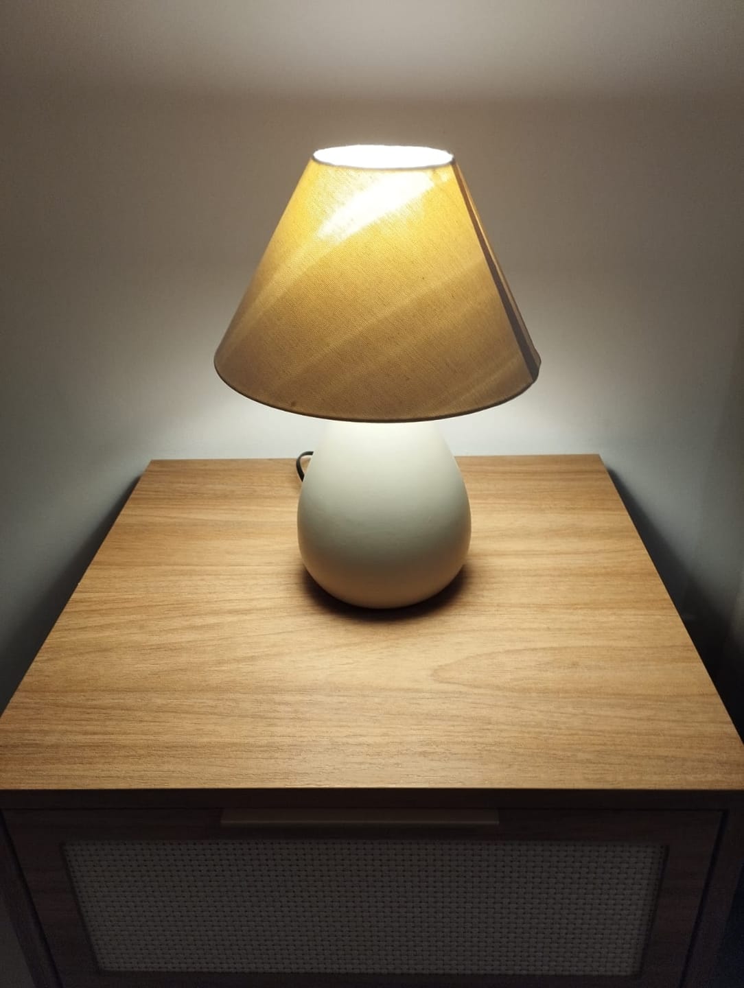 Customer photo review of Abajur de Mesa em Cerâmica com Cúpula de Linho