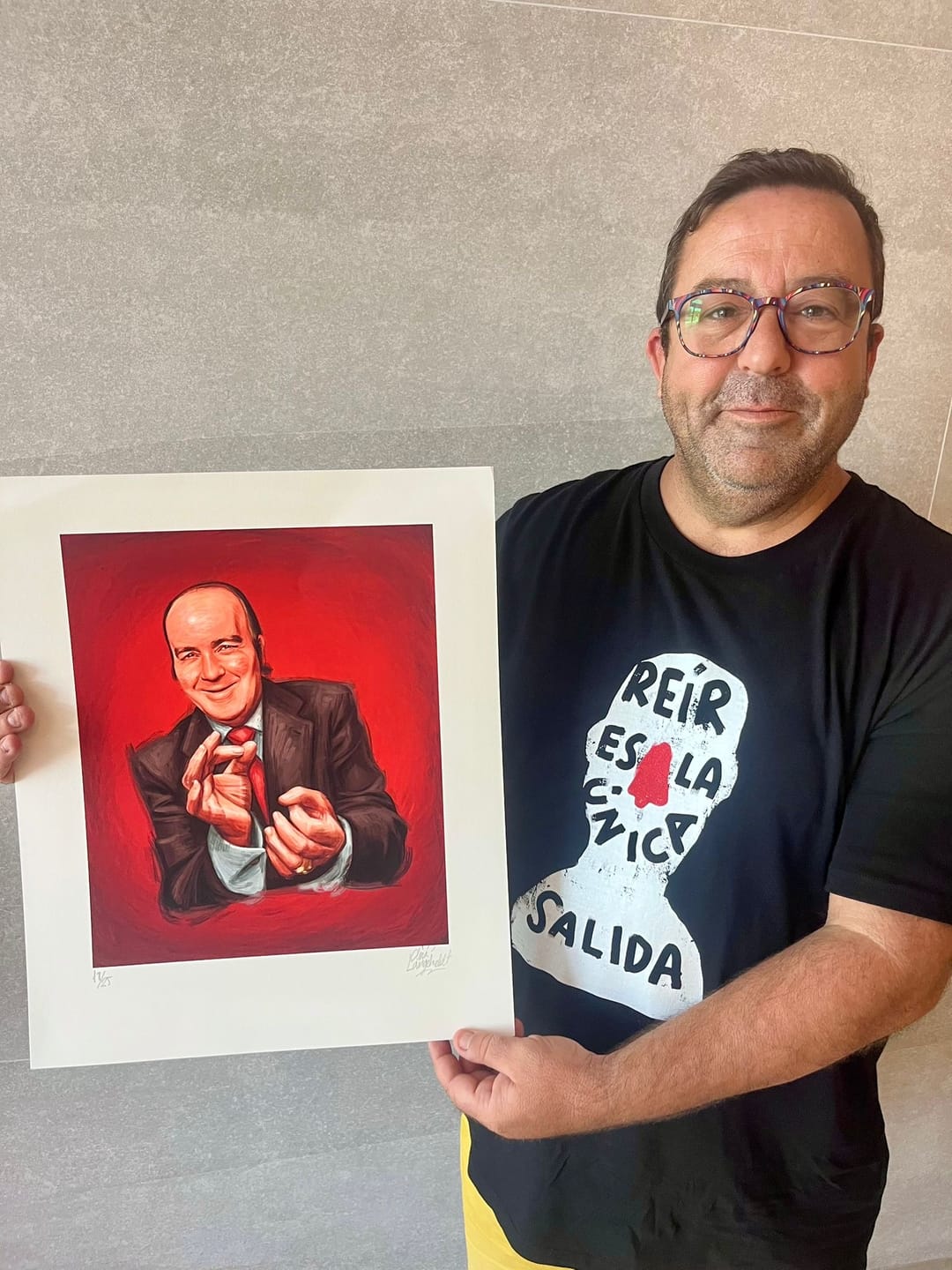 Customer photo review of Camiseta "Reír es la única salida"