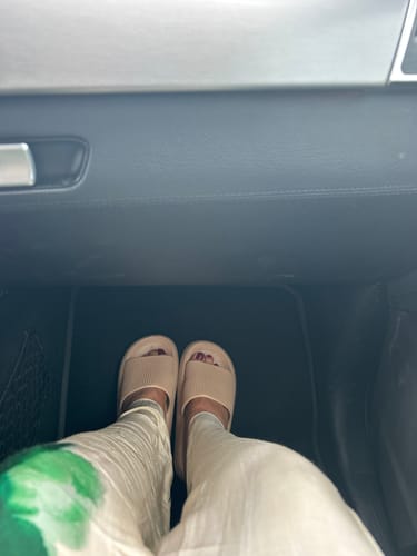 Customer photo review of HappyFlops