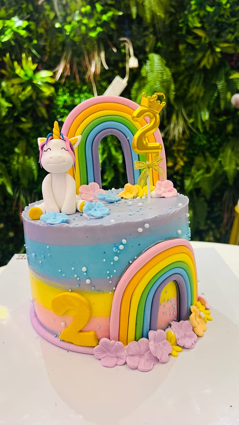 Customer photo review of Rainbow and Unicorn Cake