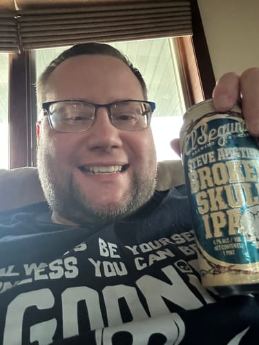 Customer photo review of El Segundo Brewing Steve Austin's Broken Skull American Lager (4PK Cans)
