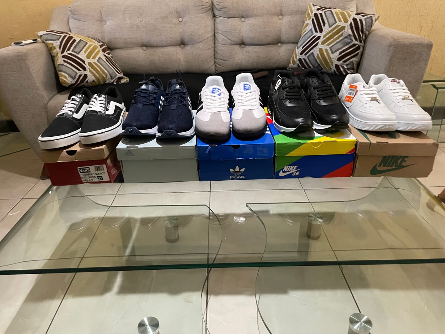 Customer photo review of Tenis 025 Rojo Negro Plata